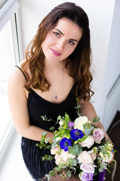 Beautiful woman with a lovely bouquet — Stock Photo, Image