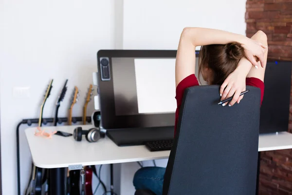 Woman working at the computer — Stock Photo, Image