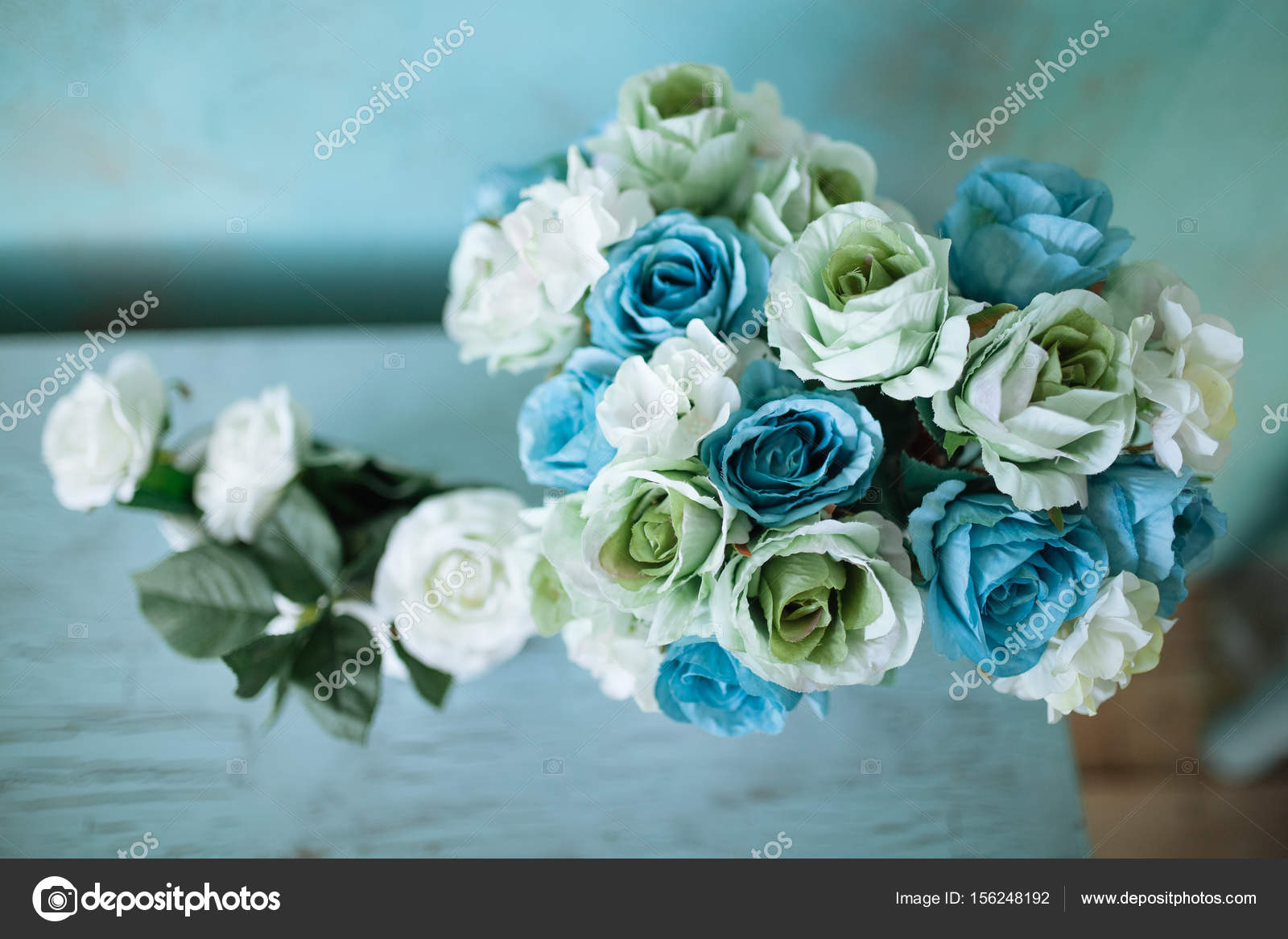 Bouquet De La Mariée De Belles Fleurs Naturelles Sur Le Jour