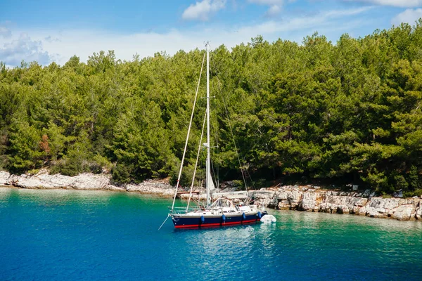Boot Mittelmeer Einem Schönen Tag Mit Blauem Himmel — Stockfoto