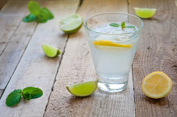 Refreshing Summer Cocktail with Citrus Fruits and Mint on a Wooden Table — Stock Photo, Image