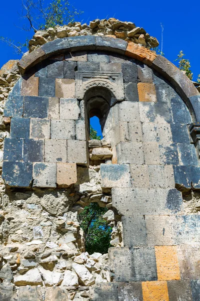 Ruiny Świętego Astvatsatsin Świętego Boga kościół Matki w Aghveran — Zdjęcie stockowe