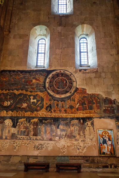 Mtskheta, georgia - 4. Oktober 2016: Nahaufnahme des Tierkreises im Inneren der orthodoxen Kathedrale svetitskhoveli — Stockfoto