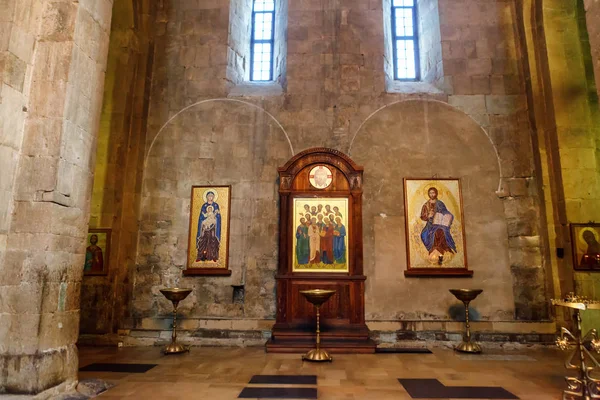 Mccheta, Gruzja - 4 października 2016: Wnętrze katedry Sweticchoweli prawosławny — Zdjęcie stockowe