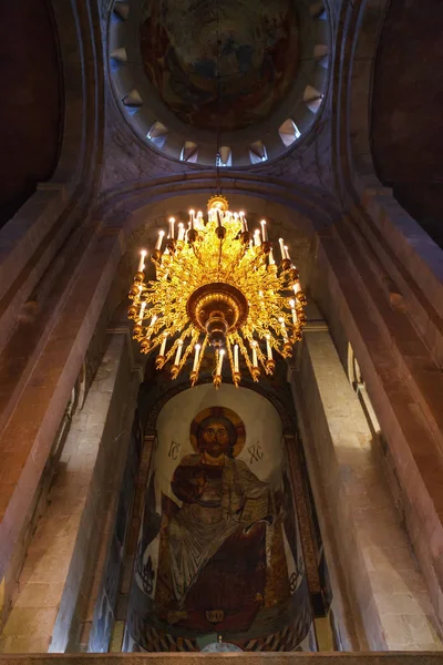 Mccheta, Gruzja - 4 października 2016: Wnętrze katedry Sweticchoweli prawosławny — Zdjęcie stockowe