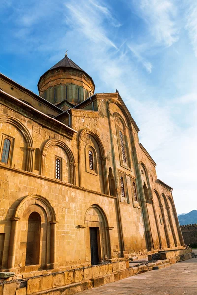 Mtsheta, Gürcistan'daki Svetitskhoveli Ortodoks katedrali — Stok fotoğraf