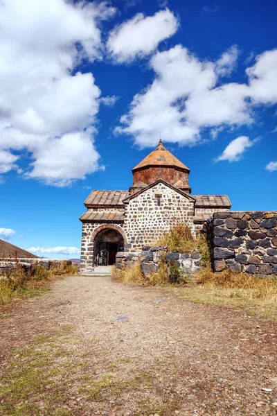 오래 된 Sevanavank 교회 Sevan, 아르메니아에서의 아름 다운 보기 — 스톡 사진