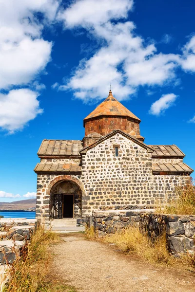 오래 된 Sevanavank 교회 Sevan, 아르메니아에서의 아름 다운 보기 — 스톡 사진