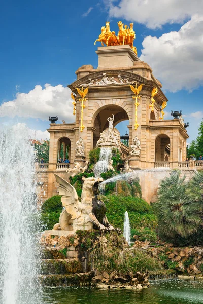 バルセロナの Parc de la シウタデラ シタデル公園で噴水 — ストック写真