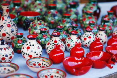 Ermenistan eski stil seramik kil Kupası nar şeklinde piyasada Vernisazh