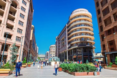 Erivan, Ermenistan - 26 Eylül, 2016: Kuzey yaya streen Erivan şehir merkezi alışveriş caddesi -