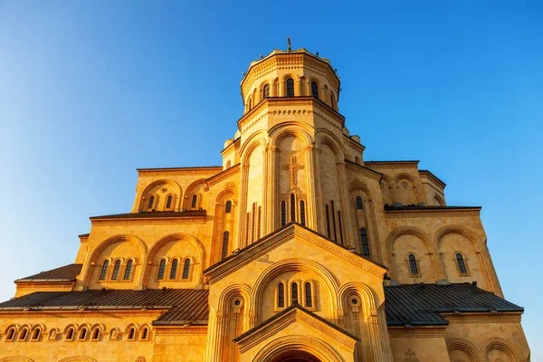 Tbilisi, Georgia - 8 ottobre 2016: Cattedrale di Tbilisi Sameba Santa Trinità più grande cattedrale ortodossa in Georgia e Caucaso — Foto Stock