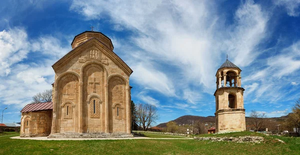 Panorama de la Catedral de Nikortsminda en Racha, Georgia — Foto de Stock