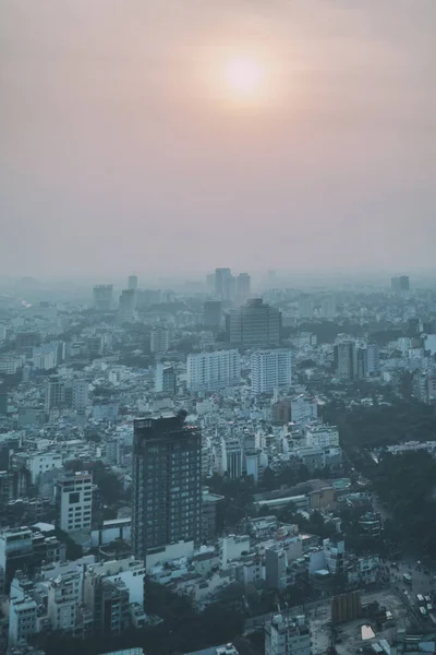 Ho Chi Minh, Vietnam - 29 ianuarie 2015: Vedere asupra mahalalelor din Saigon — Fotografie, imagine de stoc