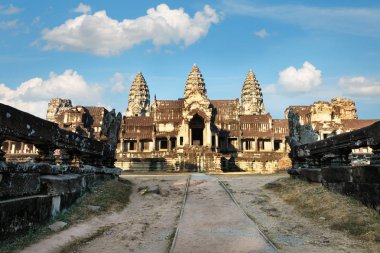 Kamboçya Angkor wat Tapınağı Önden Görünüm