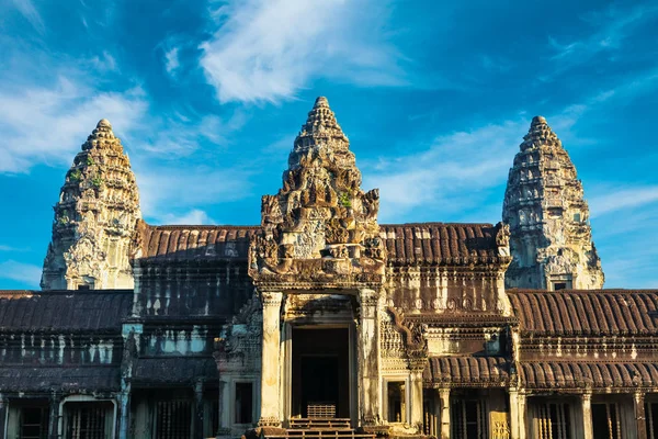 Vista frontale del tempio di Angkor Wat in Cambogia — Foto Stock