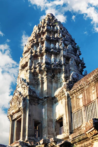 Vorderansicht des Tempels Angkor Wat in Kambodscha — Stockfoto