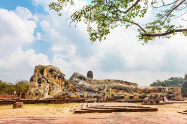 Wat Lokayasutharam Ayutthaya, Tayland, Buda uzanmış