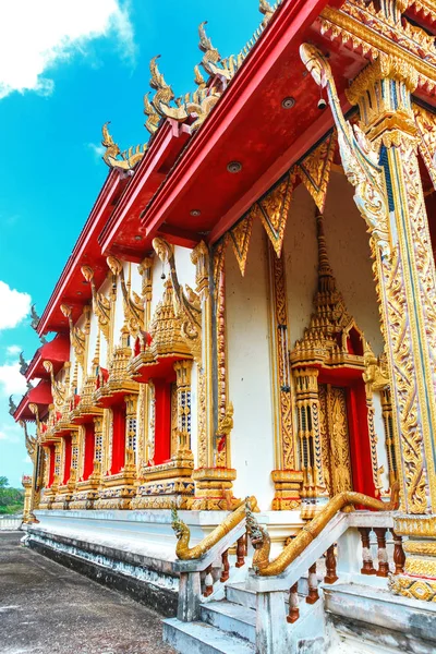 Magnifique temple Wat Samai Kongka sur Ko Pha Ngan, Thaïlande . — Photo