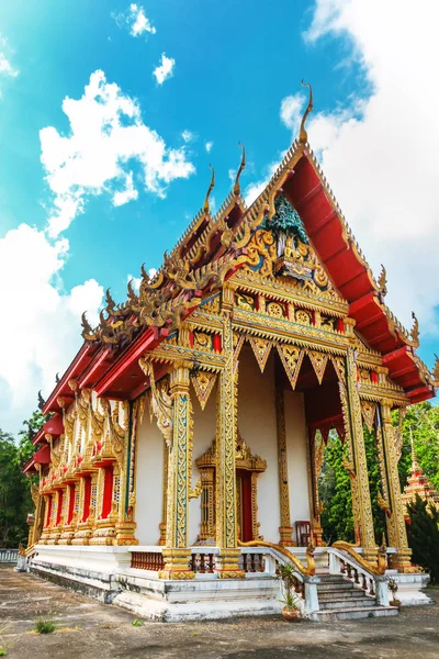 Magnifique temple Wat Samai Kongka sur Ko Pha Ngan, Thaïlande . — Photo
