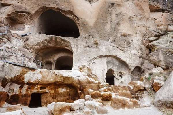 Vardzia primer plano de la ciudad-monasterio cueva en la montaña Erusheti, Georgia — Foto de Stock