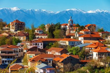 Görünümü Alazani vadisinde ve Signagi gün batımı
