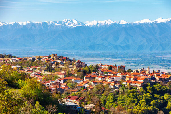 Вид на долину Синьяги и Алазани на закате
