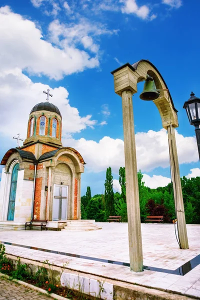 Kilise, yeni Şehitler, Kragujevac, bulur Memorial museum ve park "21 Ekim" Kragujevac, Sırbistan — Stok fotoğraf