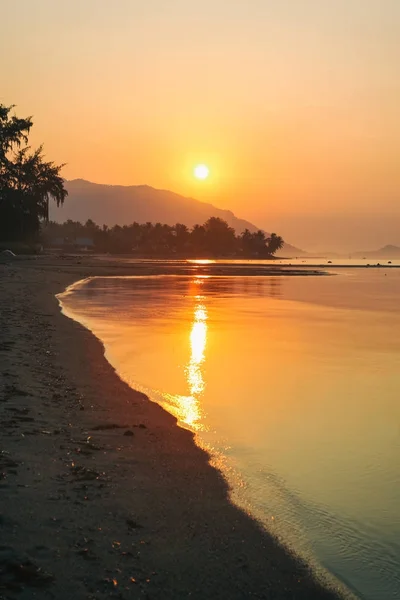 Sonnenuntergangspanorama auf der Insel Koh Pha Ngan, Thong Sala Strand, Thailand — Stockfoto