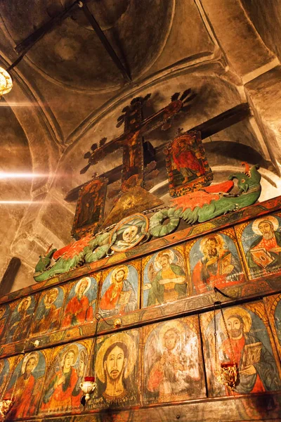 Borac, Sérvia - 15 de julho de 2016: Interior da Fortaleza de Borac e igreja ortodoxa St. Arcanjo Gavrilo — Fotografia de Stock