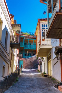 Tiflis, Gürcistan tarihi kentin Balkonlu dar sokakları