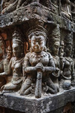 Teras, cüzzamlı Kral, Angkor Wat, Kamboçya yakın ayrıntı Siem Reap fil temple yakınındaki duvar kısma kadar. Antik apsara dansçılar görüntüsünü