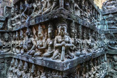 Teras, cüzzamlı Kral, Angkor Wat, Kamboçya yakın ayrıntı Siem Reap fil temple yakınındaki duvar kısma kadar. Antik apsara dansçılar görüntüsünü