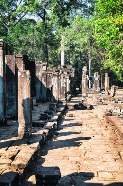 Antik Bayon Tapınak, Angkor Thom, en popüler turistik Siem, biçmek, Kamboçya. Kısma ve taş, sütunları yakından