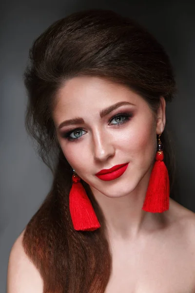 Schoonheid zachte glamour vrouw portret brunette haar verzameld — Stockfoto