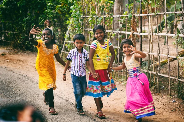 Way to home - indian small girls and boy happily waving greeting and posing to camera — Stock Photo, Image