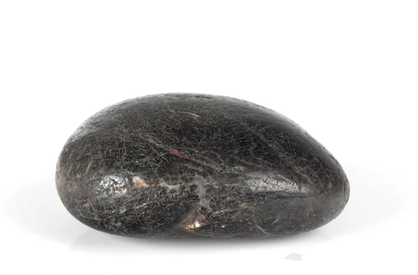 黒い小石をクラック — ストック写真
