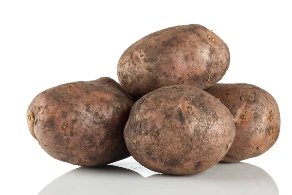 Quatro batatas sujas — Fotografia de Stock