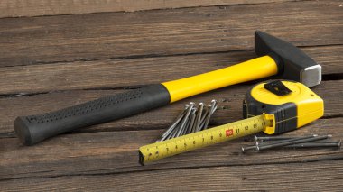 çekiç, çivi ve ölçüm bandı İnşaat