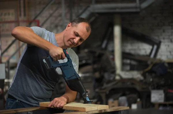 Pistonlu testere çalışmak