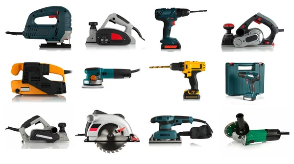 beyaz zemin üzerinde araç kümesi 