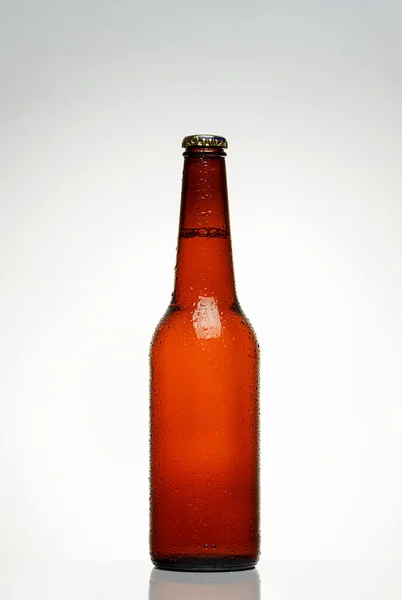 Butelka schłodzonego piwa — Zdjęcie stockowe