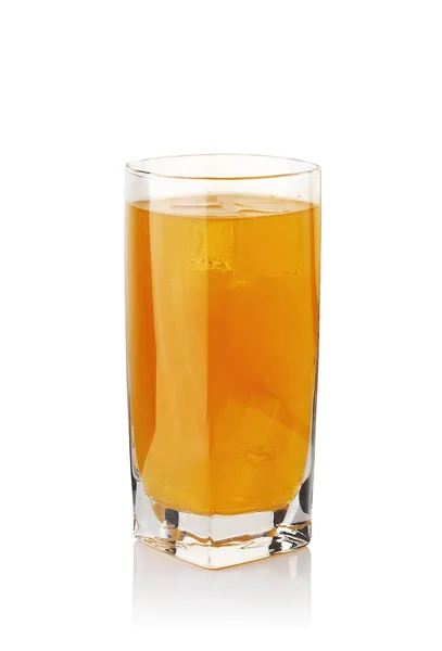 Апельсиновий напій у склянці з кубиками льоду — стокове фото