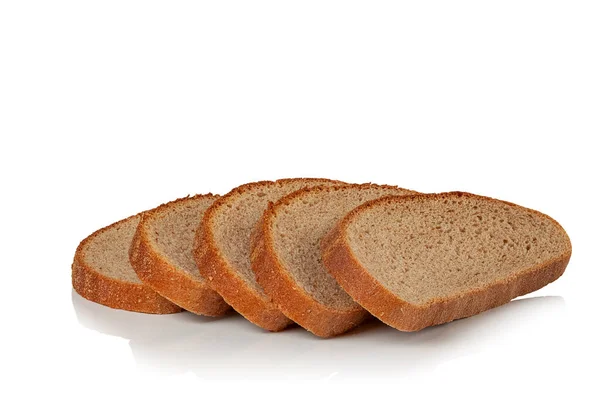 白い背景の上のふすまパンのスライス — ストック写真