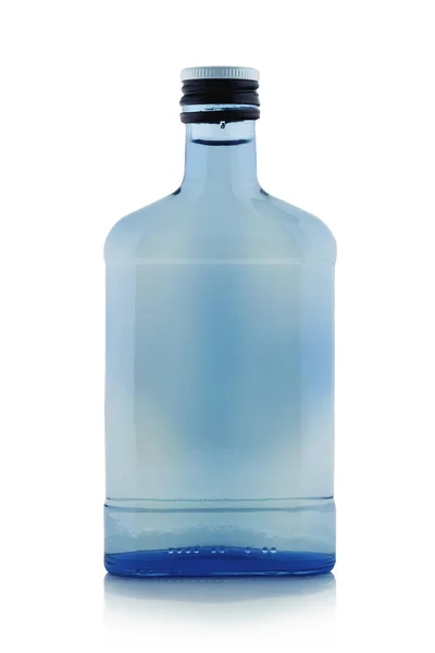 Flaches Blaues Glas Wodkaflasche Auf Weißem Hintergrund — Stockfoto