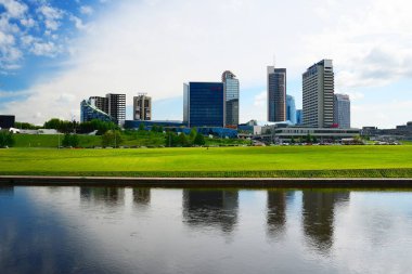Vilnius şehir manzaralı Neris Nehri kurulu
