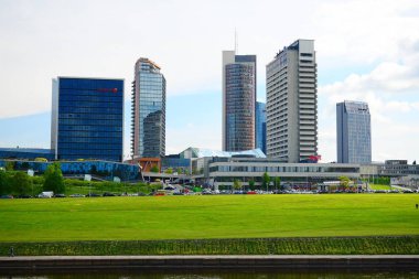 Vilnius şehir manzaralı Neris Nehri kurulu
