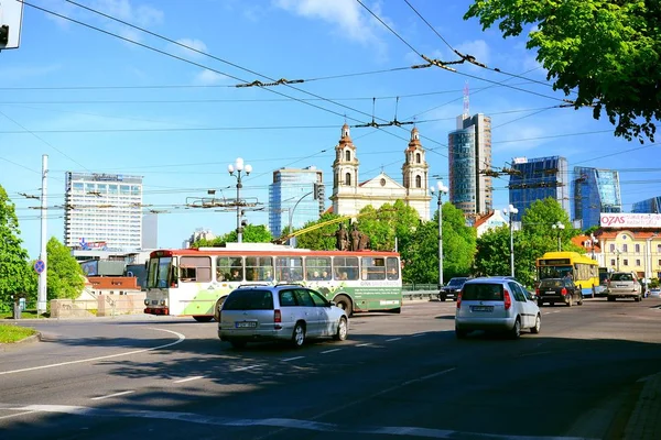 Vilnius město ulice pohled poblíž zelený most — Stock fotografie