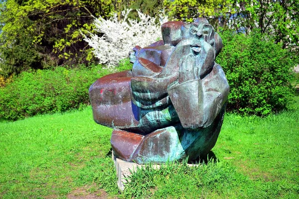 Skulptur in Vilnius Stadt Karoliniskes Wohnviertel — Stockfoto