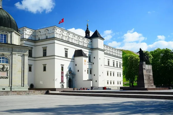 Palacio de los Grandes Duques de Lituania en la ciudad de Vilna — Foto de Stock